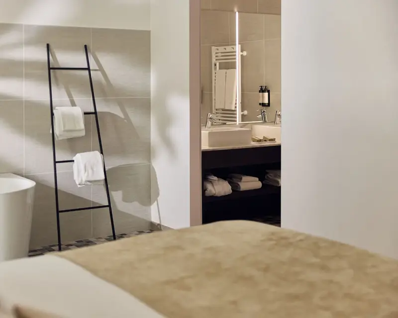 De open badkamer van de Presidentiële Suite