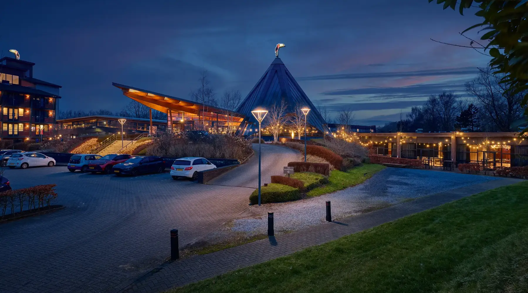 hotel bij nacht