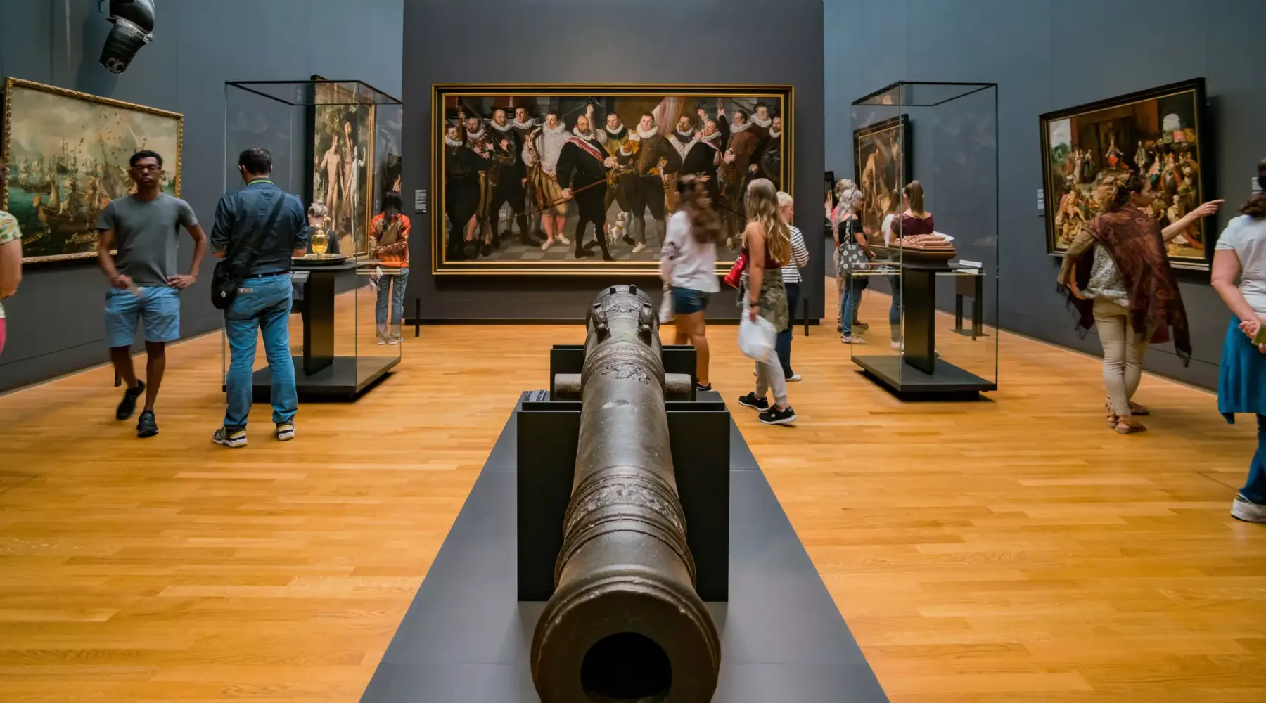 Kanone und Gemälde im Rijksmuseum