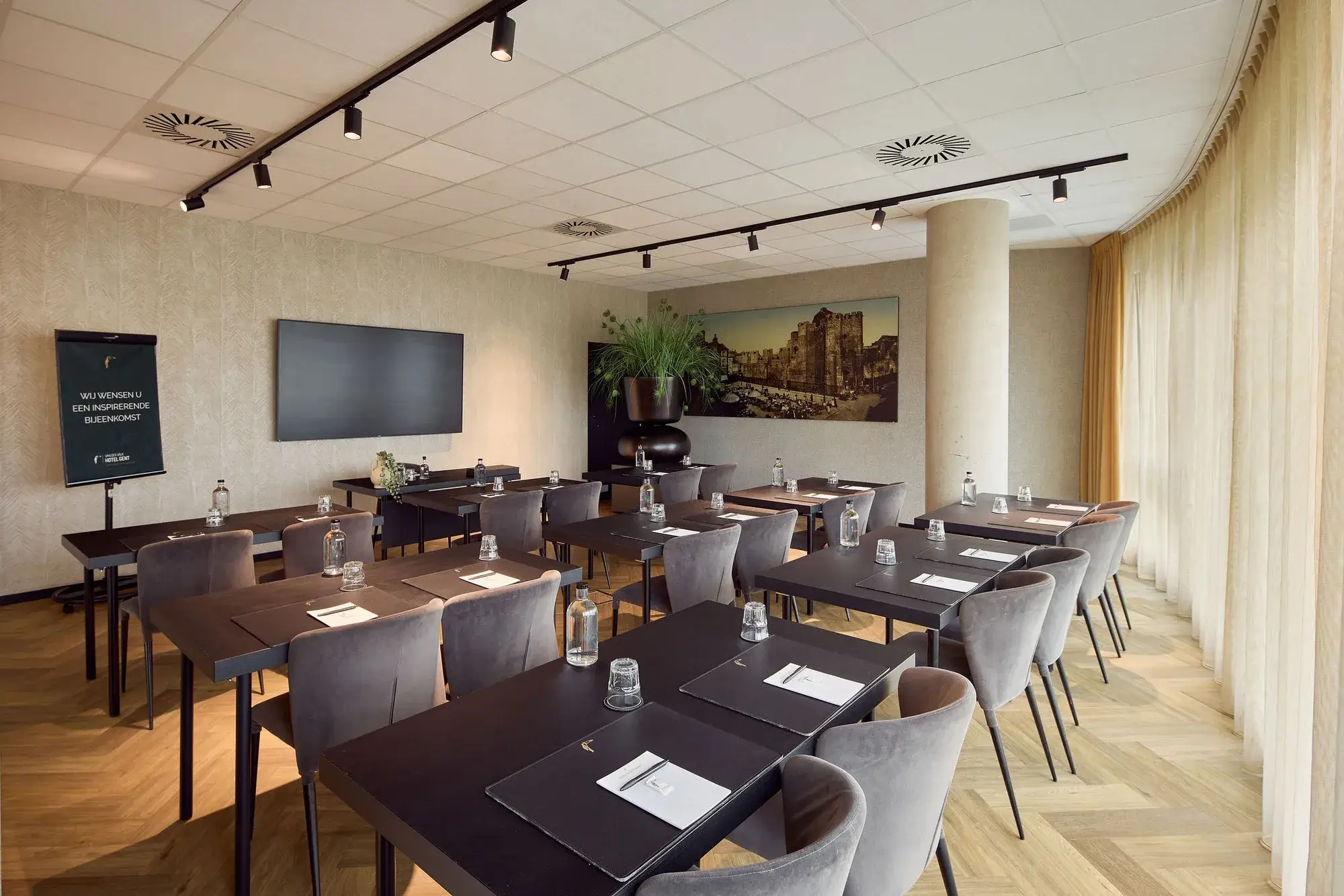 Gravensteen zaal in Hotel Gent voor opleidingen en vergaderingen in Gent