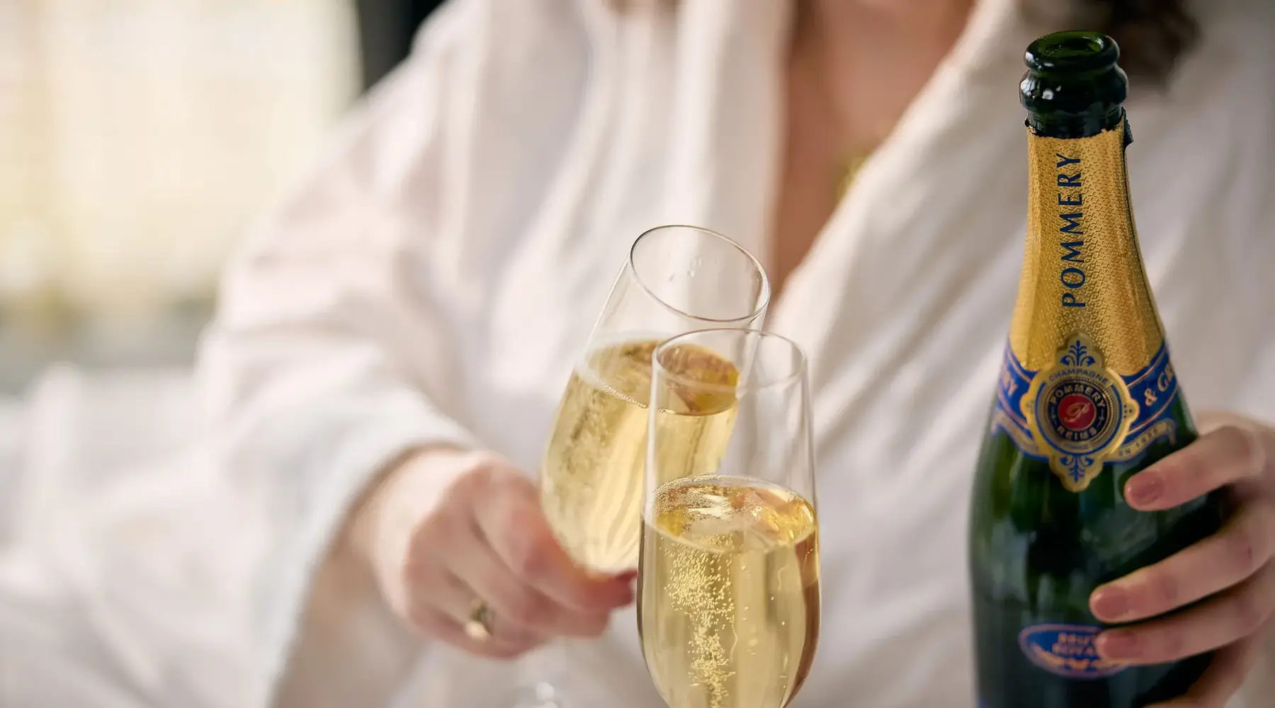 Champagner im Bett