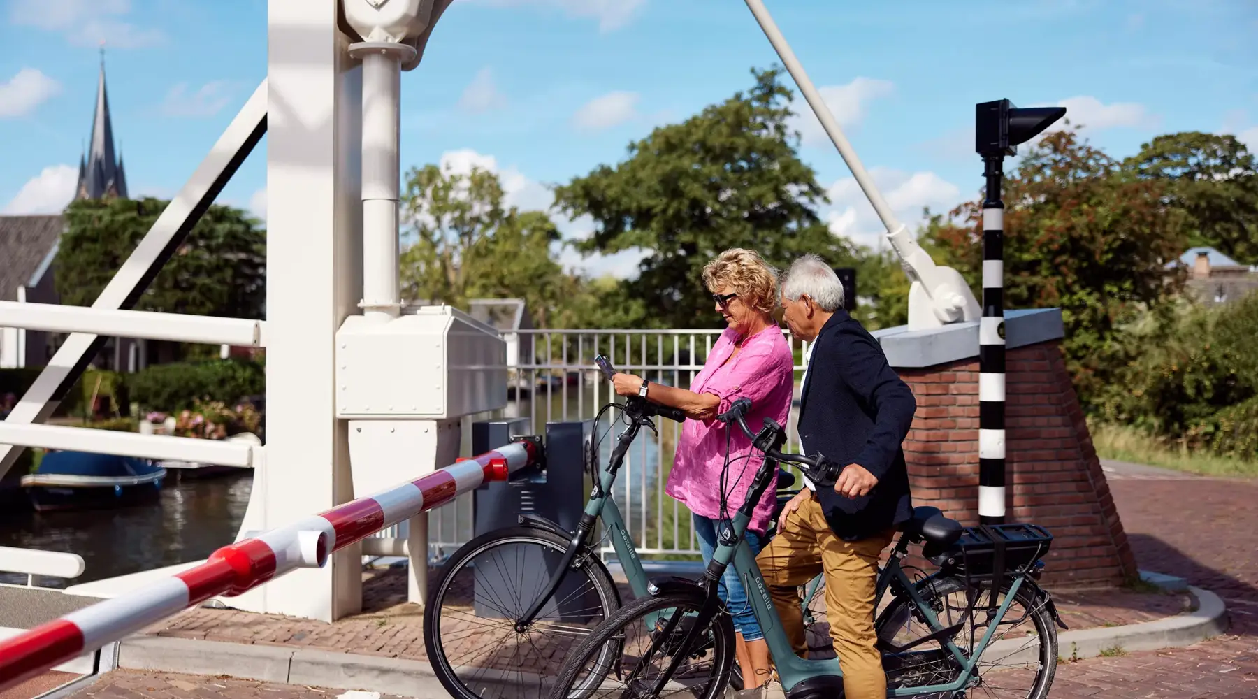 Voorjaar Fietsen stel