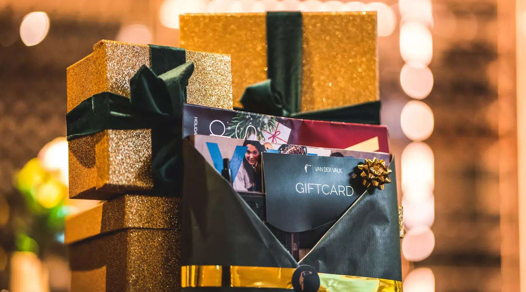 Goldene Geschenke mit der Van der Valk Geschenkkarte.