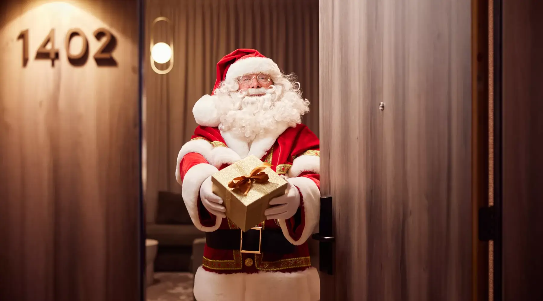 Kerstman op de hotelkamer
