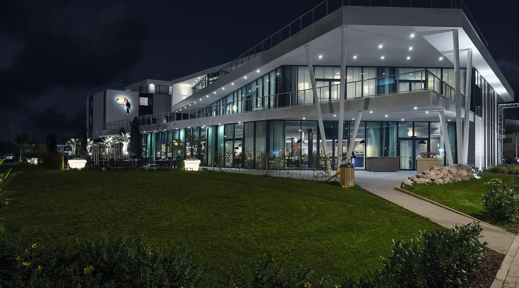ront of the Van der Valk Hotel Mons