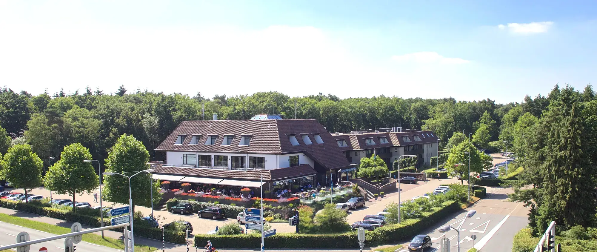 Ansicht von oben auf das Van der Valk Hotel Arnhem