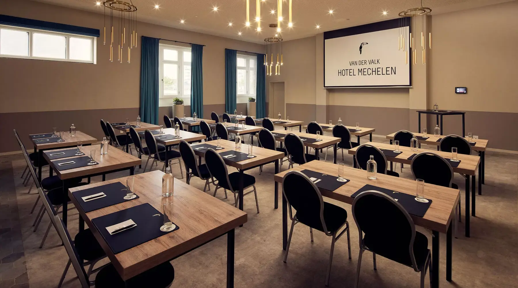 Meeting room with chairs and table