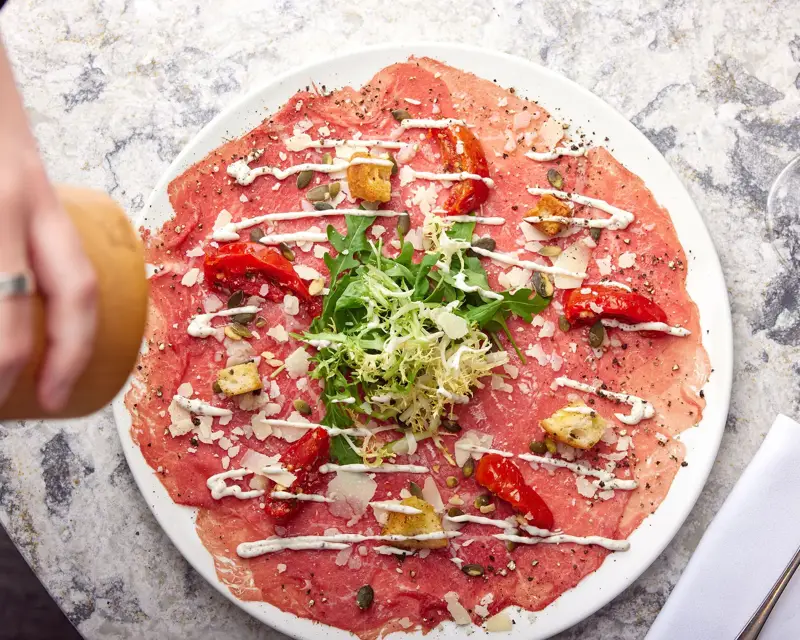 Een verse carpaccio