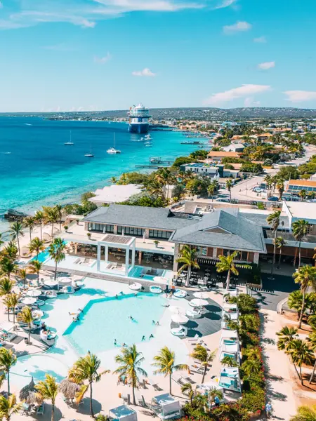 Luftaufnahme des Van der Valk Plaza Resort Bonaire