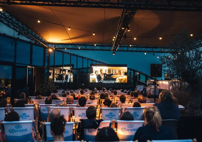 Gezellige zomeravond met een openlucht cinema in gent