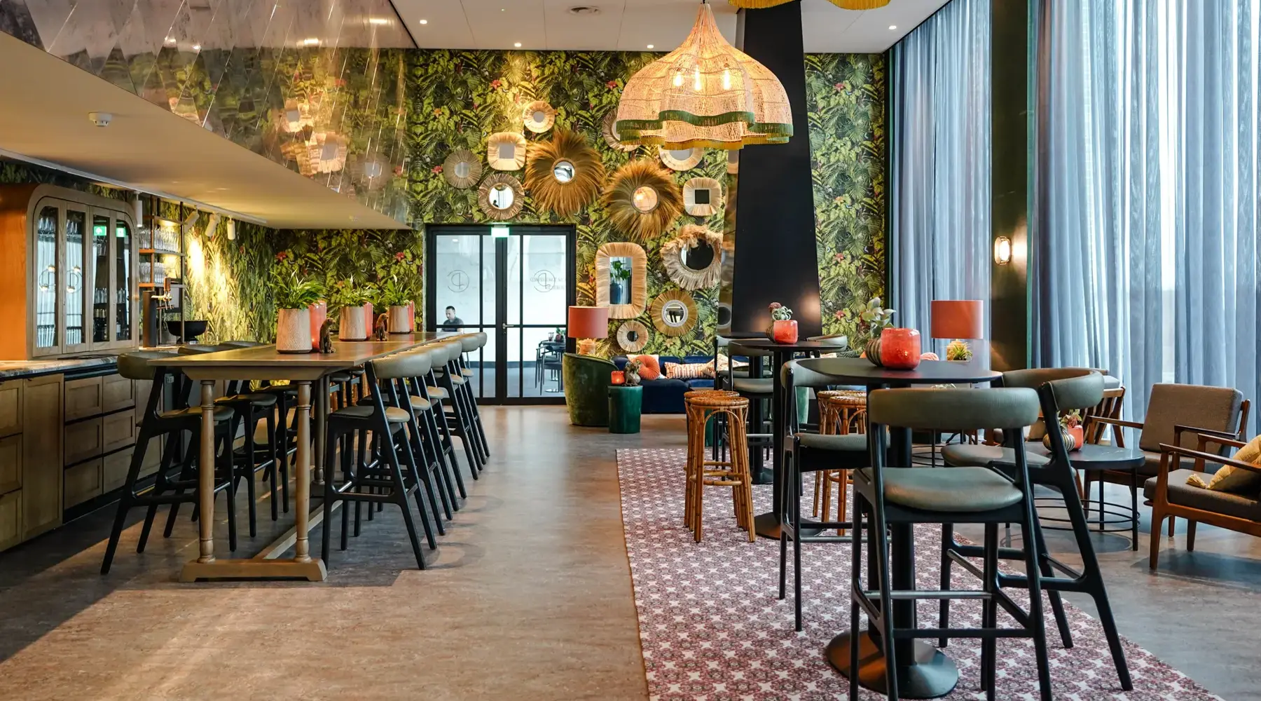 Bunter Club Pampus zu mieten für Veranstaltungen oder Treffen im Van der Valk Hotel Amsterdam Amstel