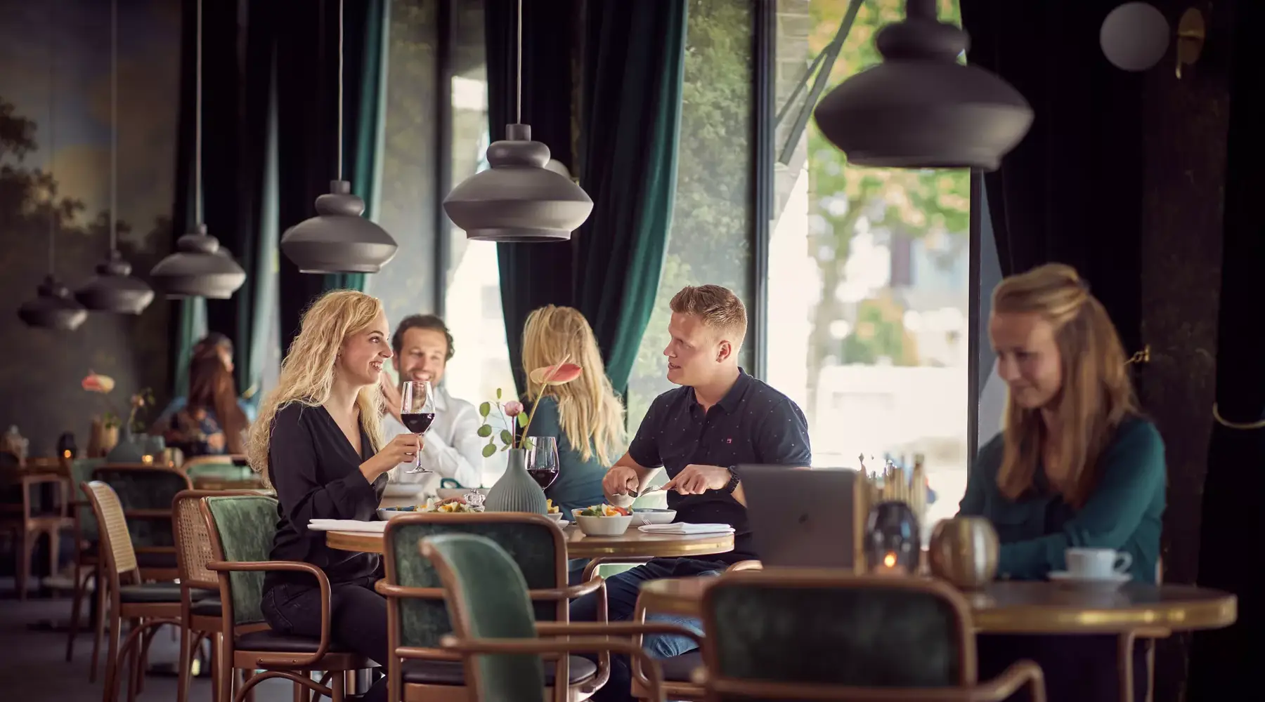 People dining at Restaurant Amstelle