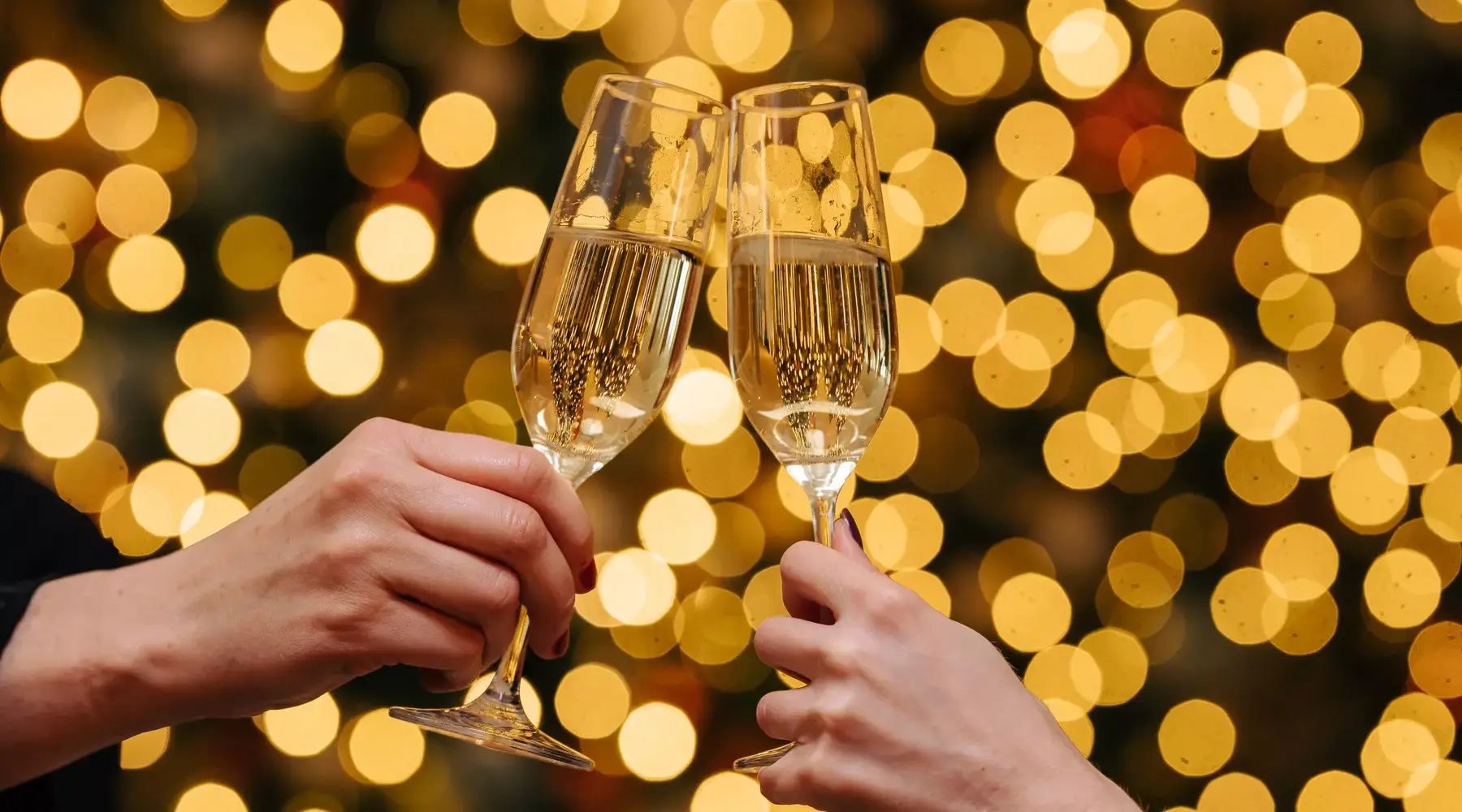 Deux verres de Cava dans une ambiance de Noël
