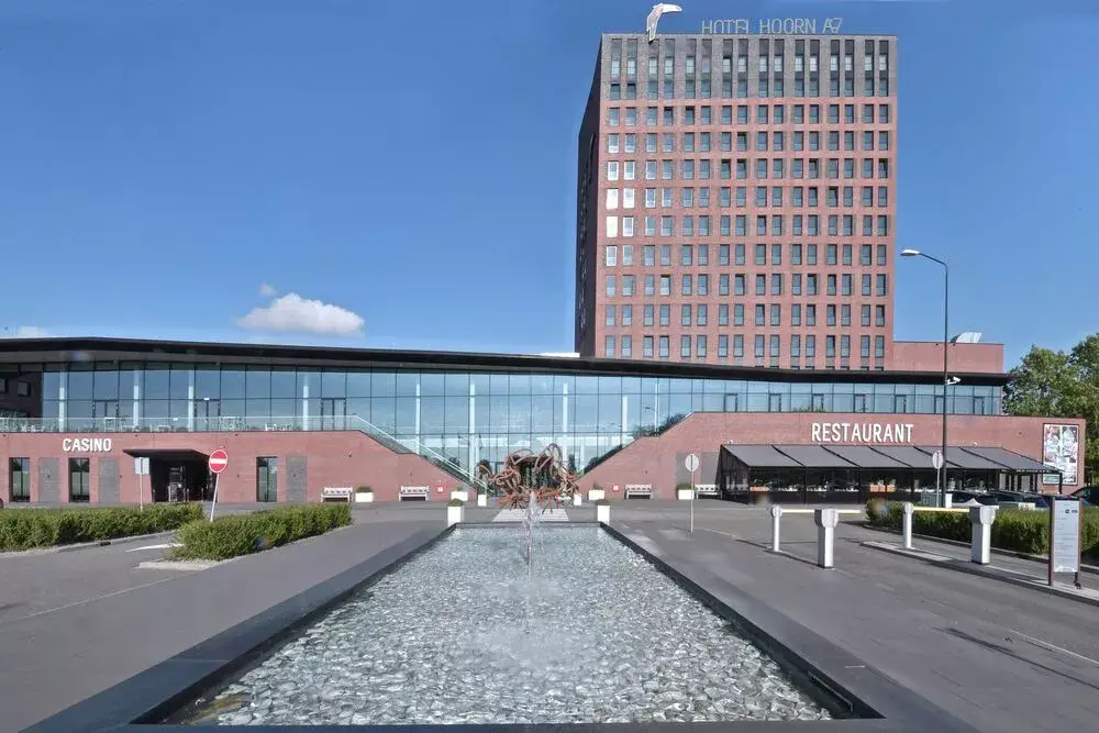Panneaux solaires sur le toit de l'Hôtel Hoorn 
