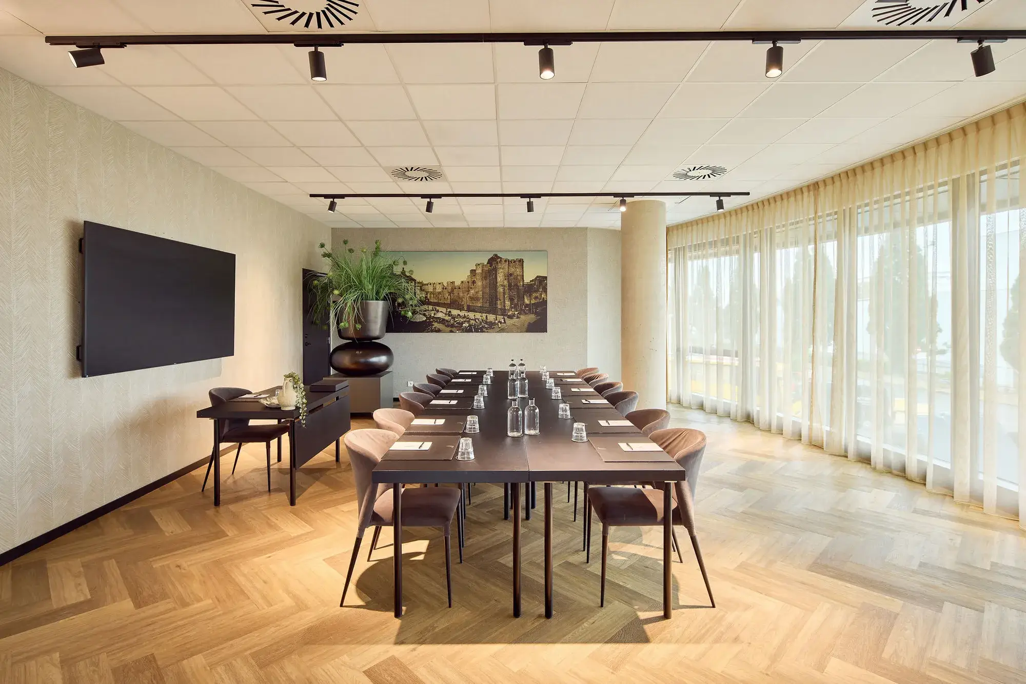 Boardroom opstelling zaal Gravensteen in Hotel Gent