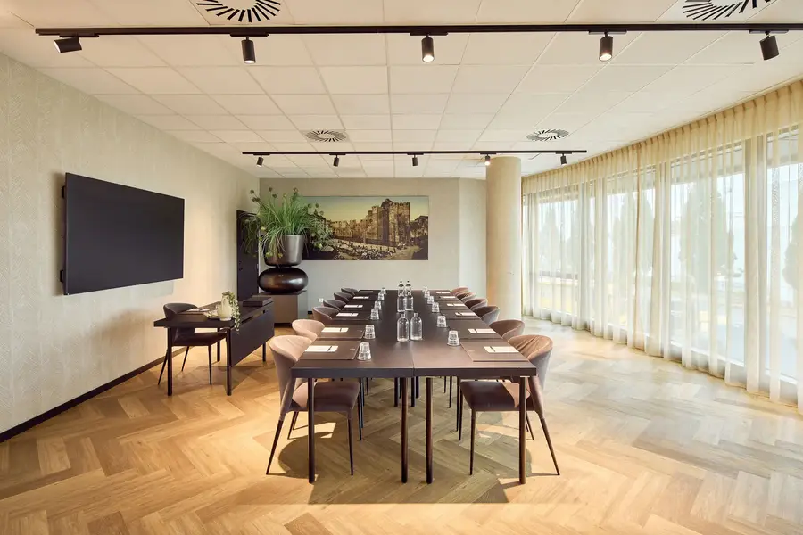 Konferenzraum-Einrichtung im Gravensteen-Saal des Hotel Gent