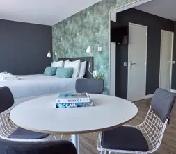 Familienzimmer mit Etagenbett.