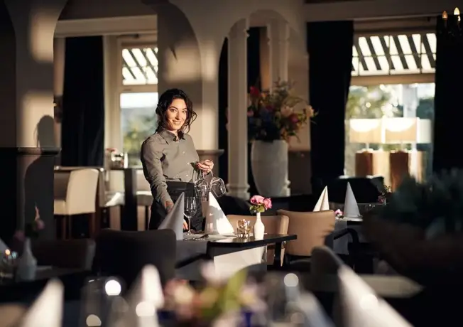 Service at the restaurant of Hotel de Molenhoek