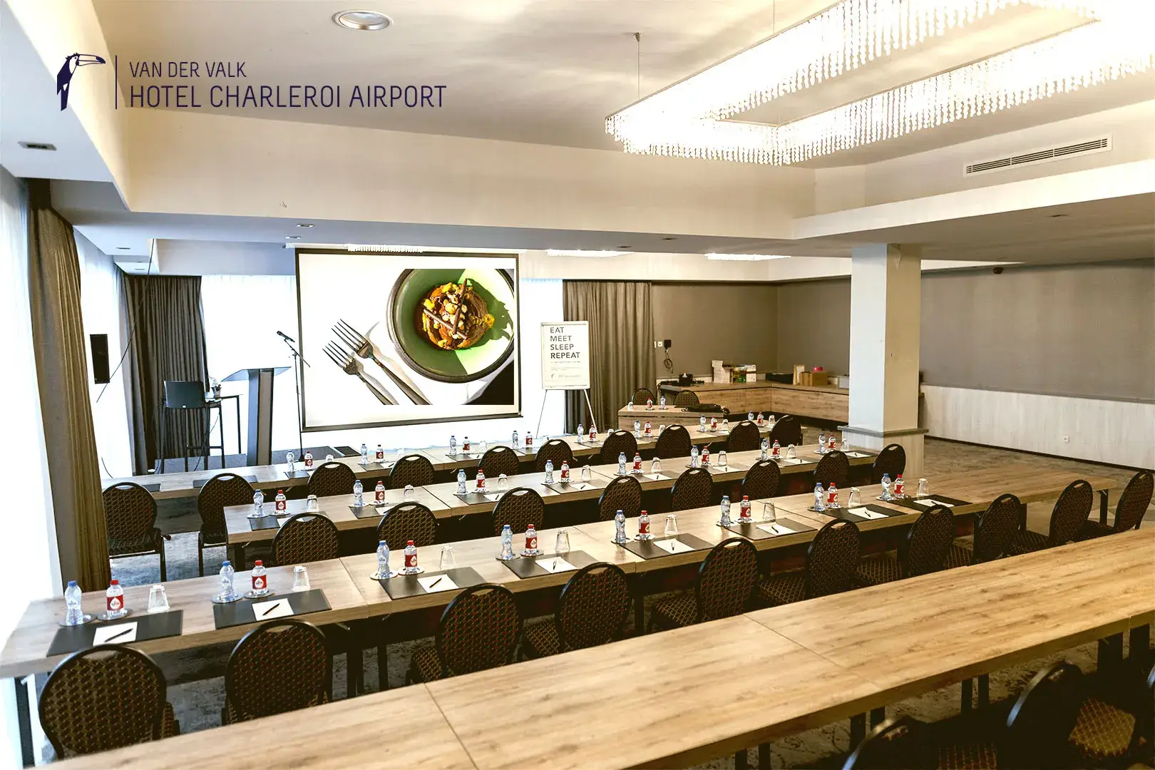 Vergadertafel in Hotel Charleroi Airport