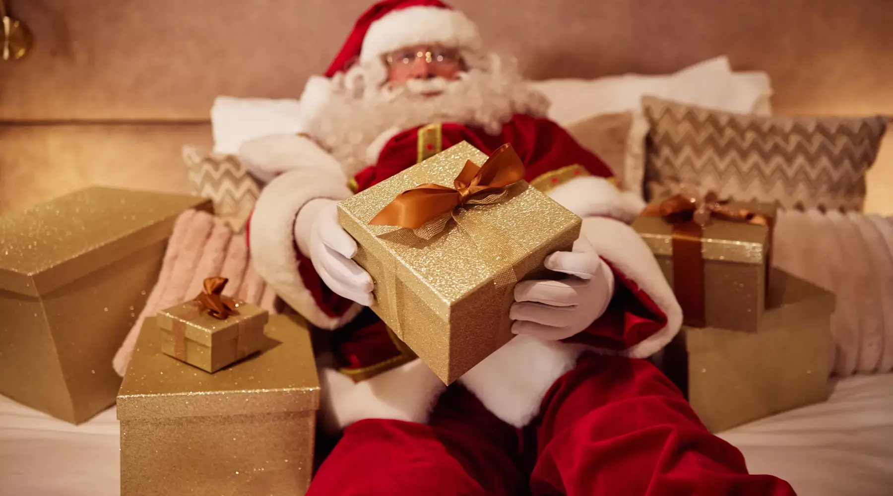 Weihnachtsmann im Bett