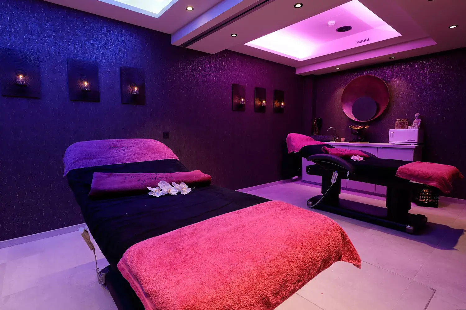 Relaxing treatment room at the Rêves de Soi beauty institute at Van der Valk Nivelles-Sud, perfect for massages and facials.
