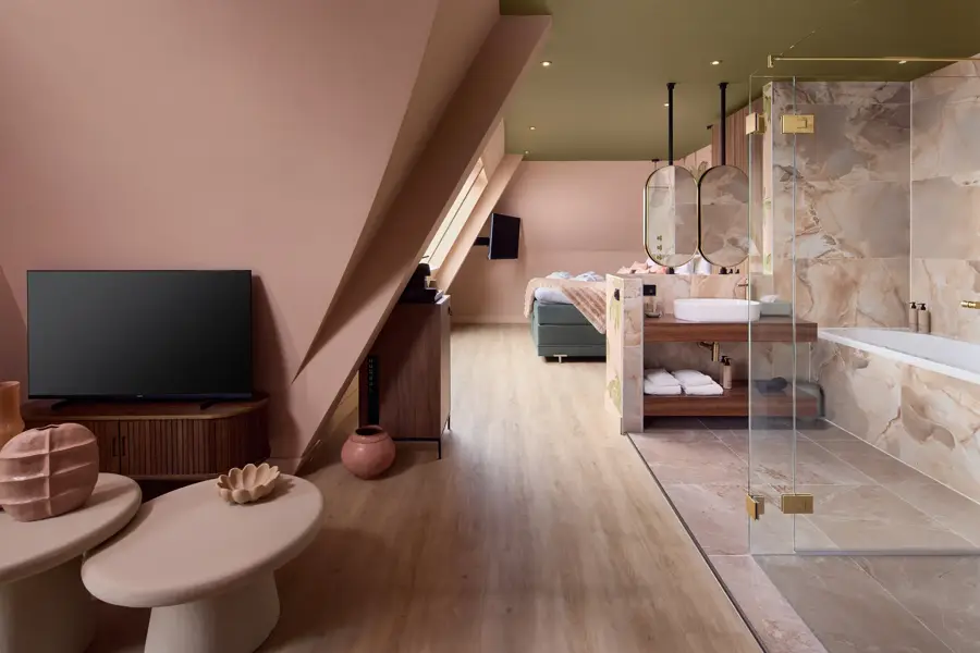 Pink suite