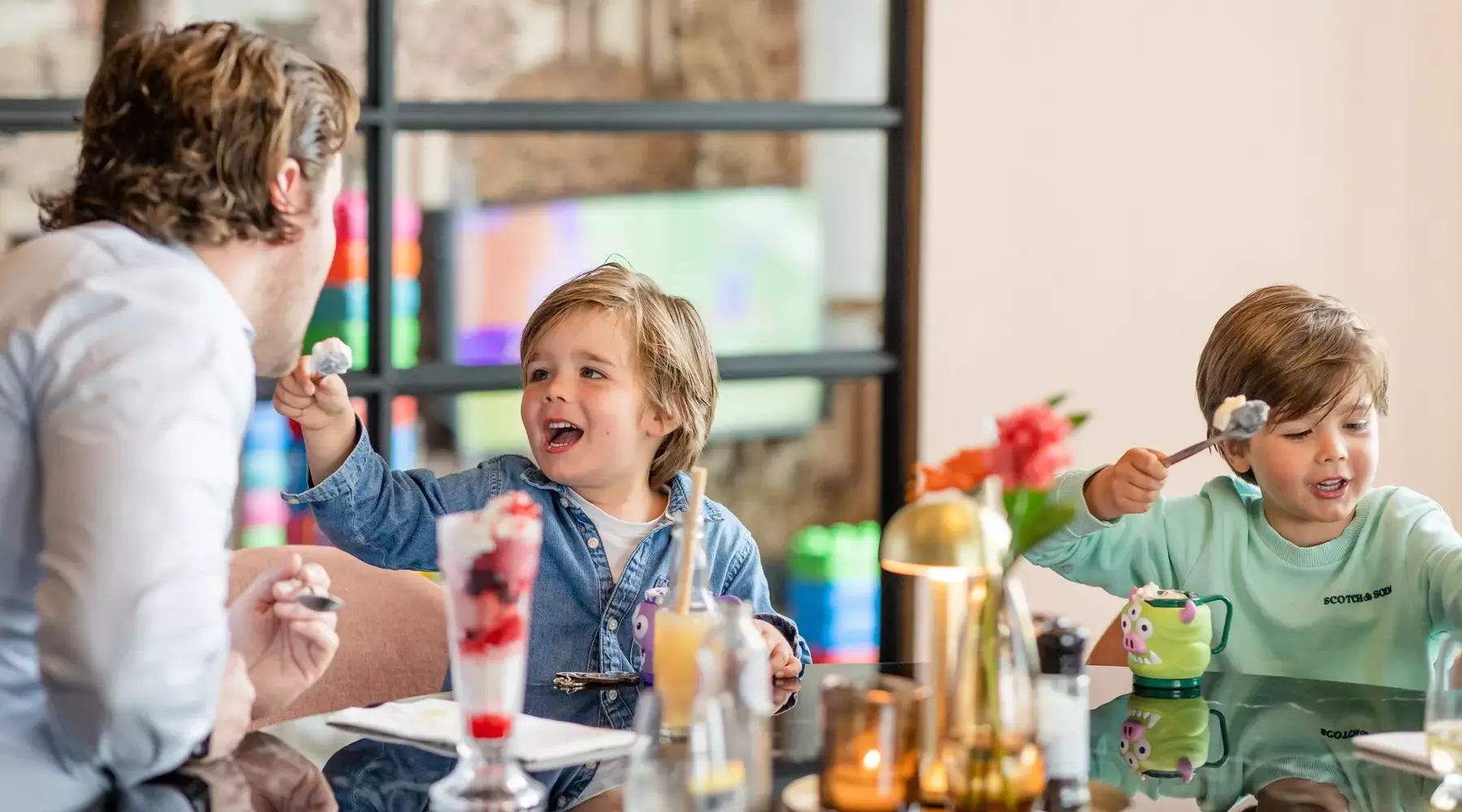Vater mit Kindern