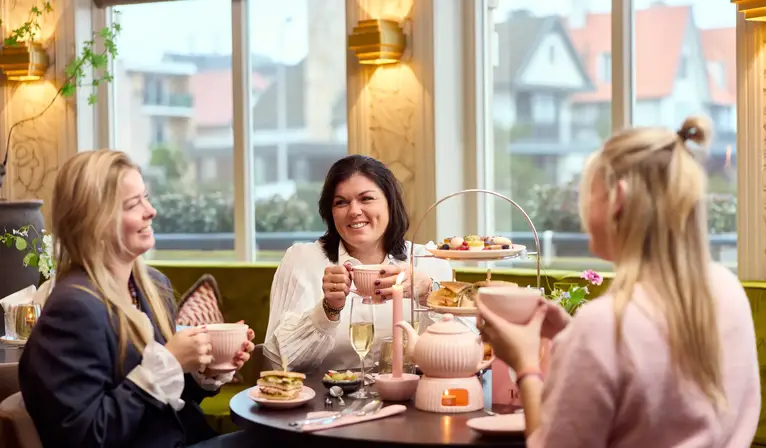 Mother enjoys High Tea by Toos with daughters