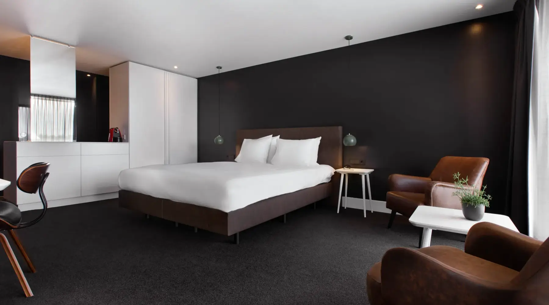 Business Accommodation | Deluxe Hotel Room Van der Valk Sassenheim