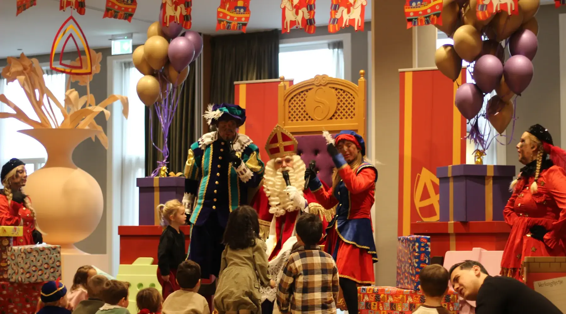 Sint en zijn Pieten in Noordwijk