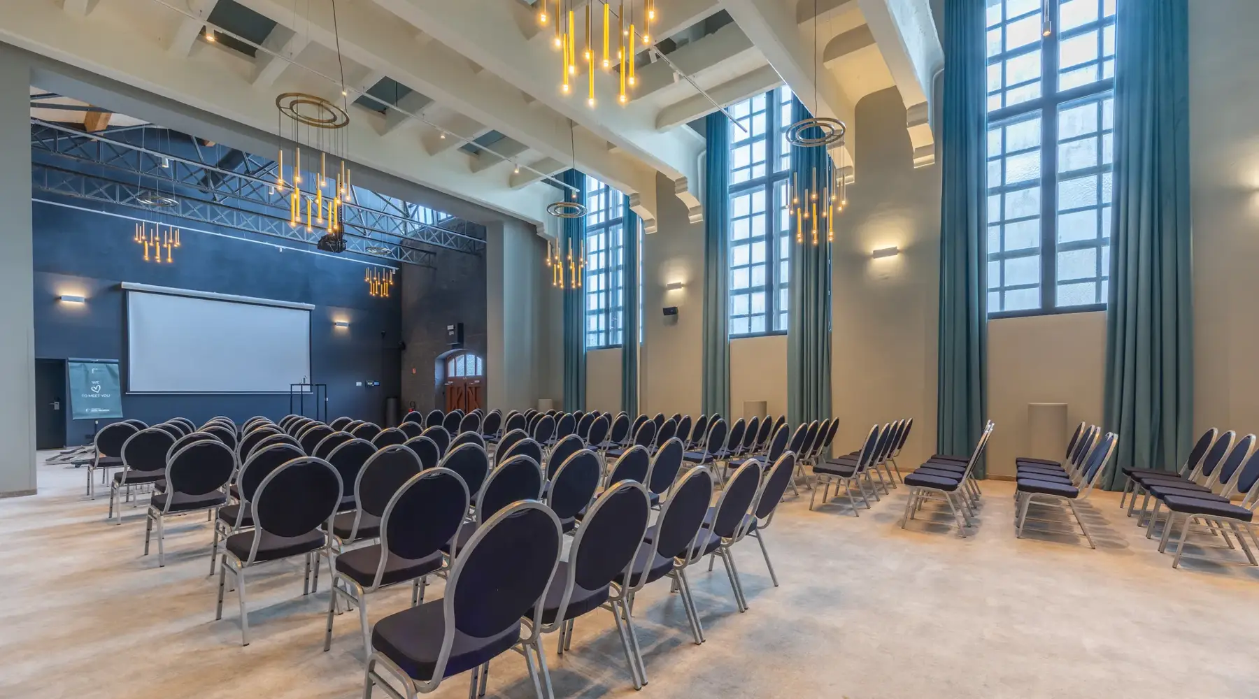 Theateropstelling in zaal Rubens