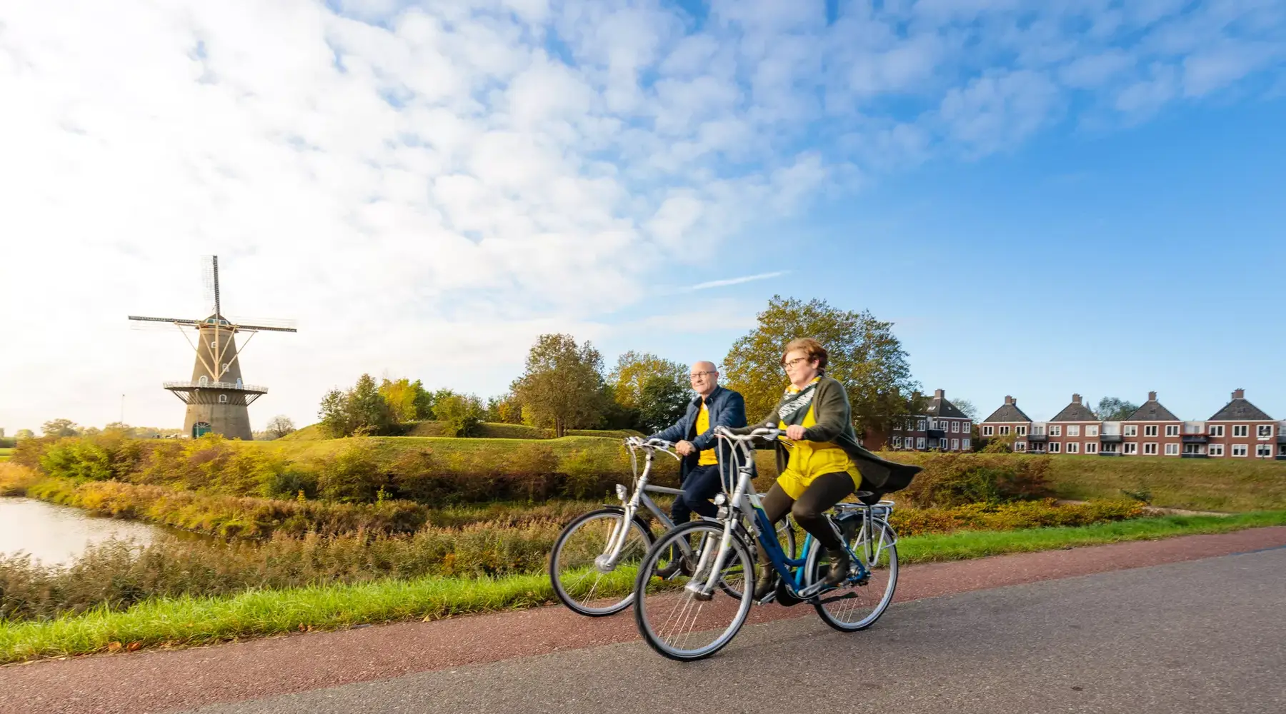 Fietsende mensen