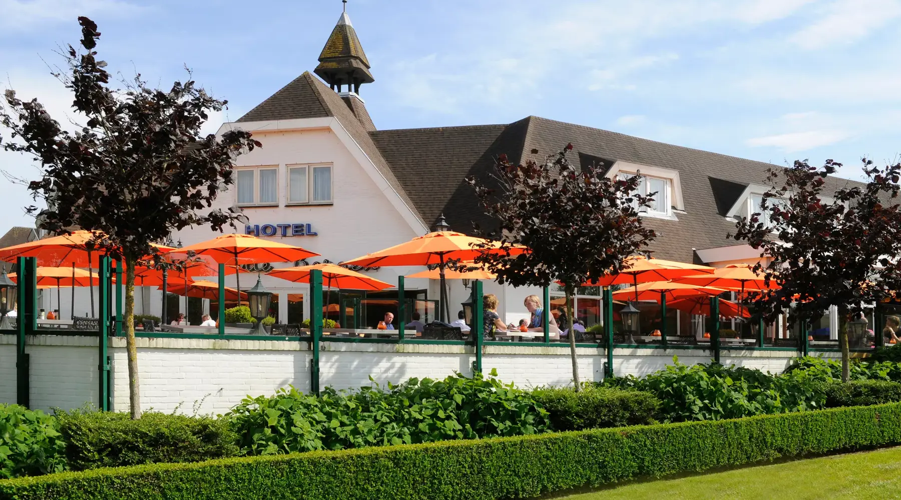 Vooraanzicht hotel