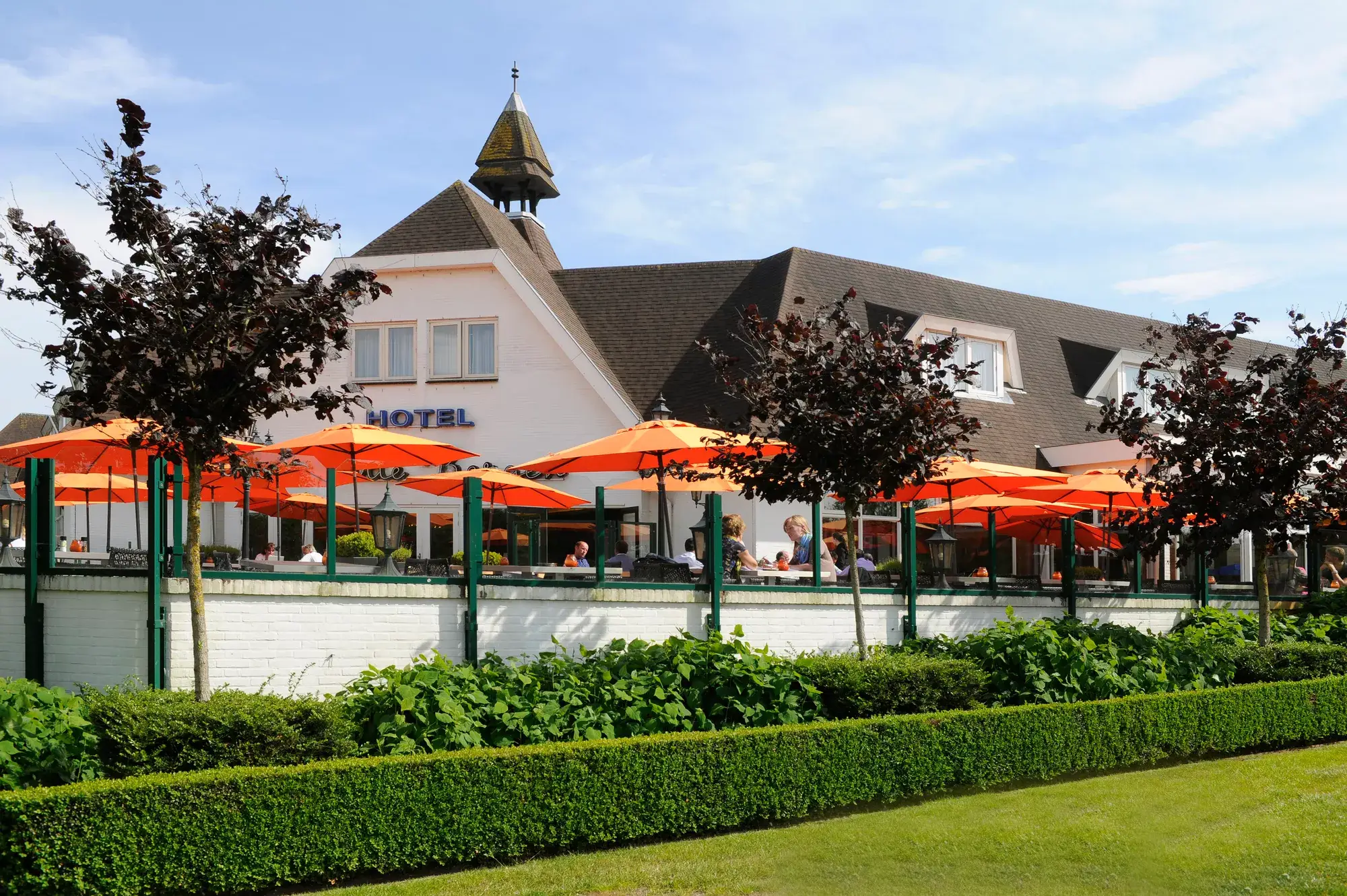 Vooraanzicht hotel