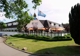 Vooraanzicht hotel