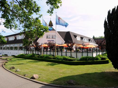 Vooraanzicht hotel