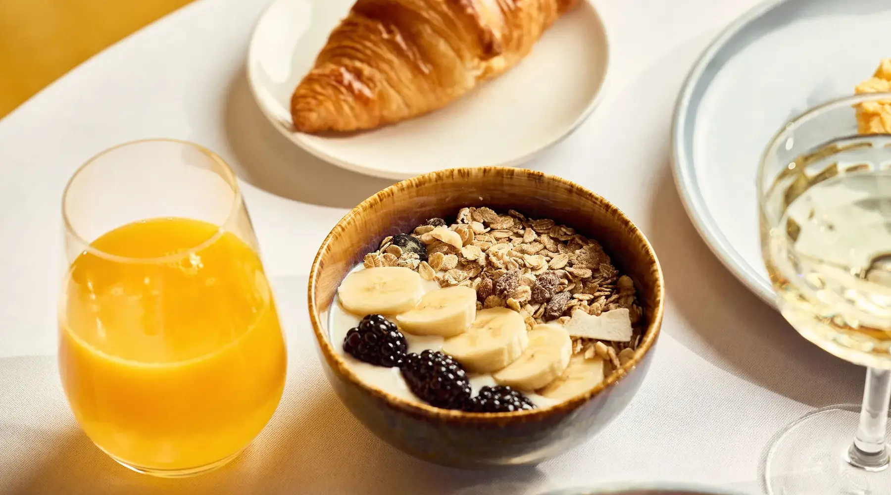 Umfangreiches Frühstücksbuffet mit Live-Cooking für Sportler