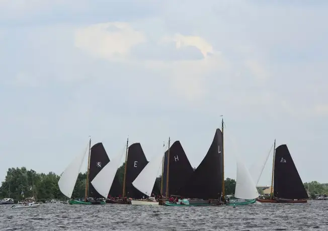 Skûtsjes in de Friese Meren