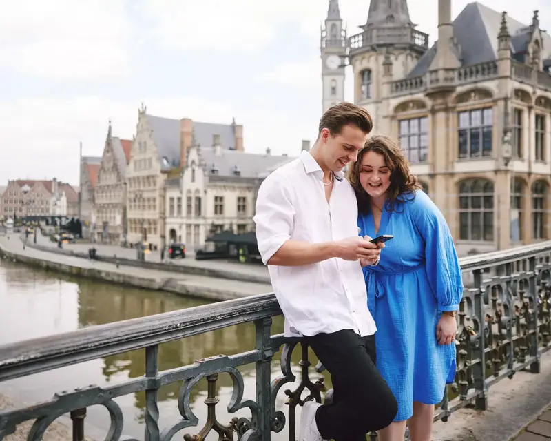 Koppel op de brug in Gent