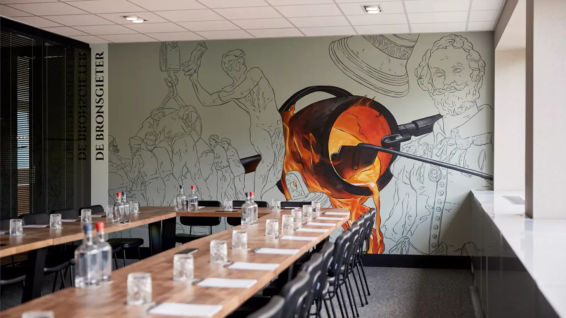 Salle 06 avec peinture murale