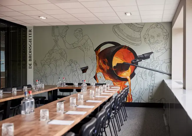 Salle 06 avec peinture murale