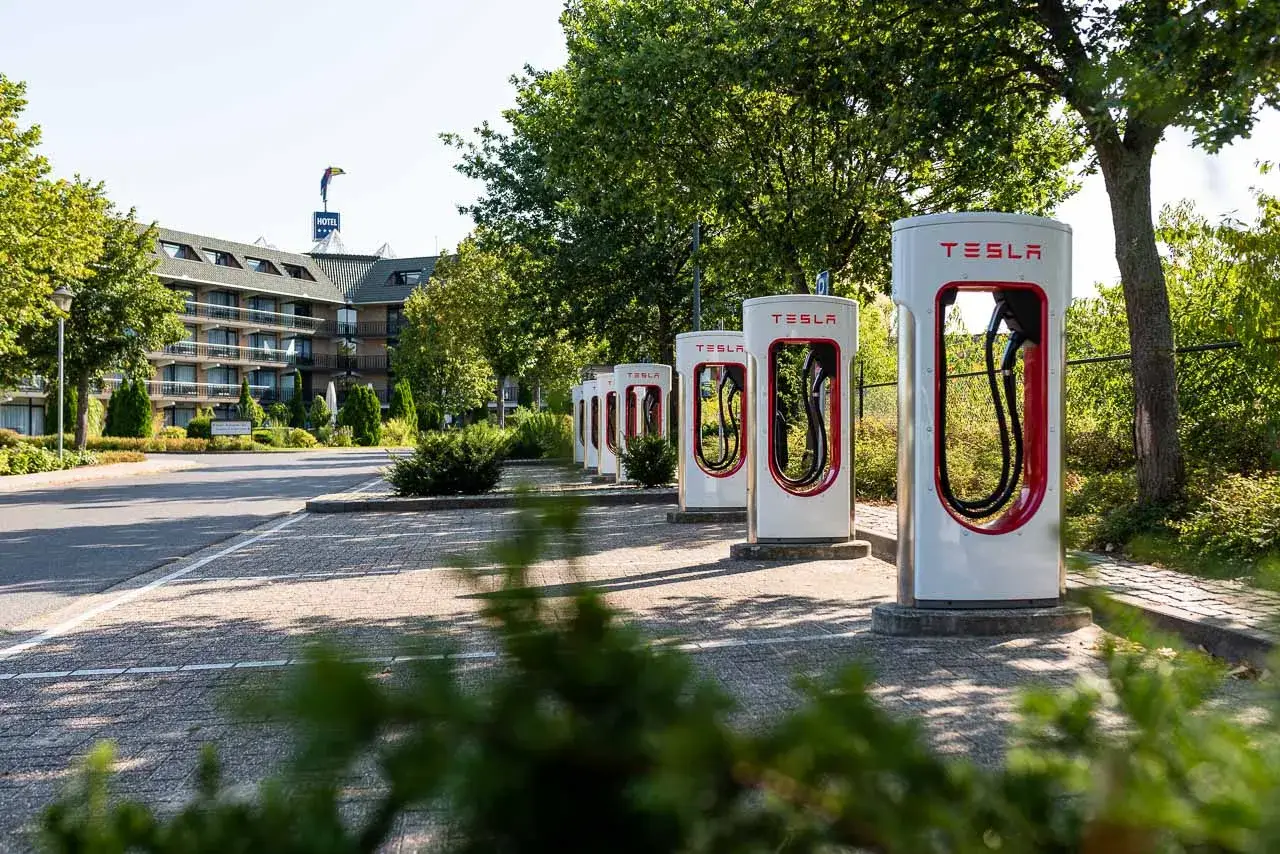 Tesla-Supercharger